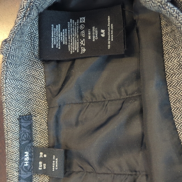 H&M size 8 herringbone skirt - Picture 4 of 7